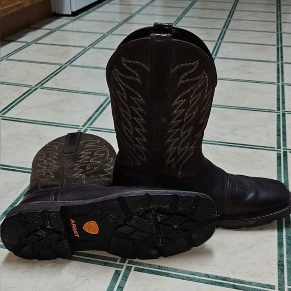 LIKE NEW, GREAT CONDITION, WORN A HANDFUL OF TIMES MENS ARIAT BOOTS. SIZE 9EE. - Picture 3 of 5